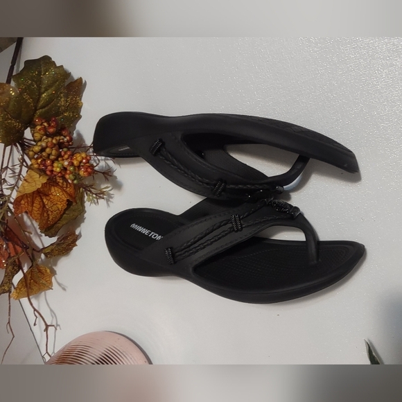 Minnetonka Shoes - Minnetonka Women's Black Sandals